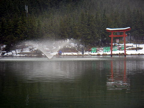 あたり一面はまだ雪です。